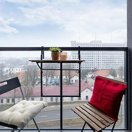Modern And Bright With Air Conditioning & Parking By Renters Cracovia
