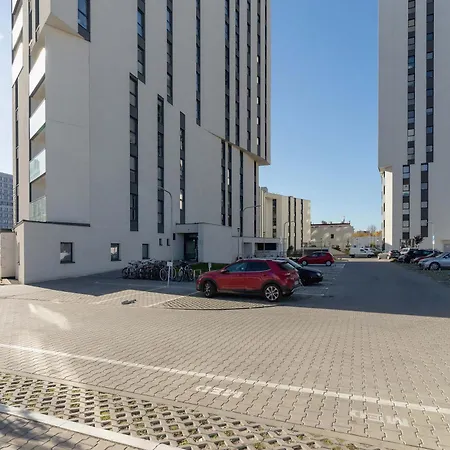 Modern And Bright With Air Conditioning & Parking By Renters * Cracovia