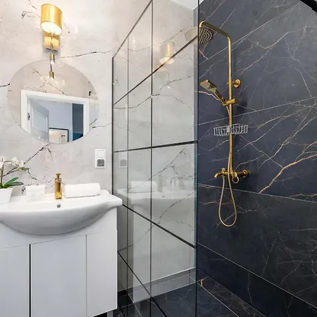 Modern And Bright With Air Conditioning & Parking By Renters Apartamento