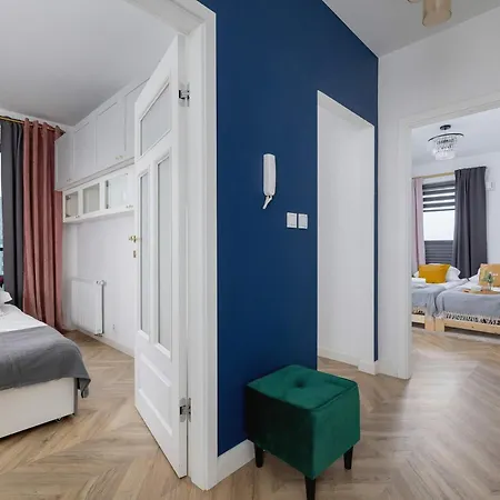 Modern And Bright With Air Conditioning & Parking By Renters * Cracovia