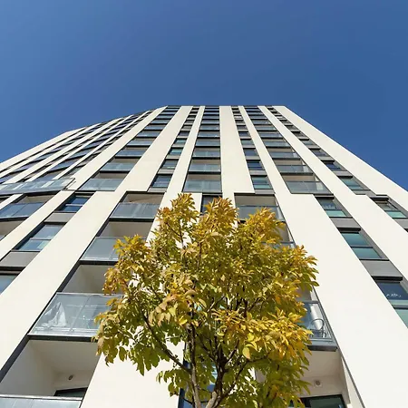 Modern And Bright With Air Conditioning & Parking By Renters *