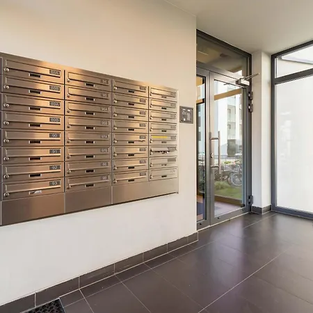 Modern And Bright With Air Conditioning & Parking By Renters *