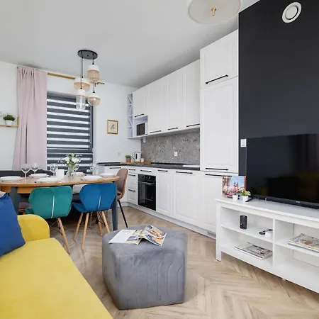 Modern And Bright With Air Conditioning & Parking By Renters Apartment Krakow