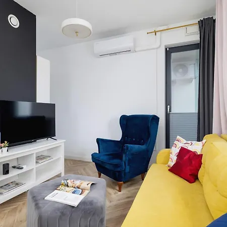 Modern And Bright With Air Conditioning & Parking By Renters *