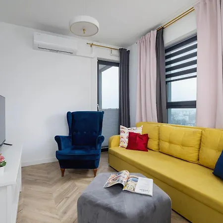 Modern And Bright With Air Conditioning & Parking By Renters Apartment *
