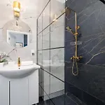 Modern And Bright With Air Conditioning & Parking By Renters Διαμέρισμα