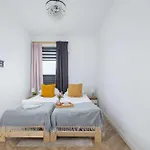 Διαμέρισμα Modern And Bright With Air Conditioning & Parking By Renters Krasków