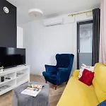 Modern And Bright With Air Conditioning & Parking By Renters *