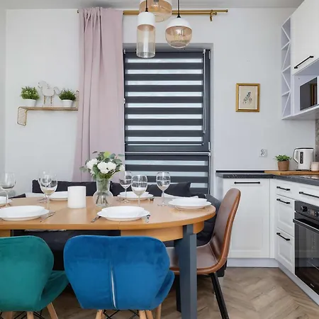 Modern And Bright With Air Conditioning & Parking By Renters * Krasków