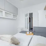 Modern And Bright With Air Conditioning & Parking By Renters *